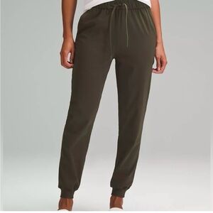 Lululemon Stretch High-Rise Jogger *Full Length in Dark Olive Size 4